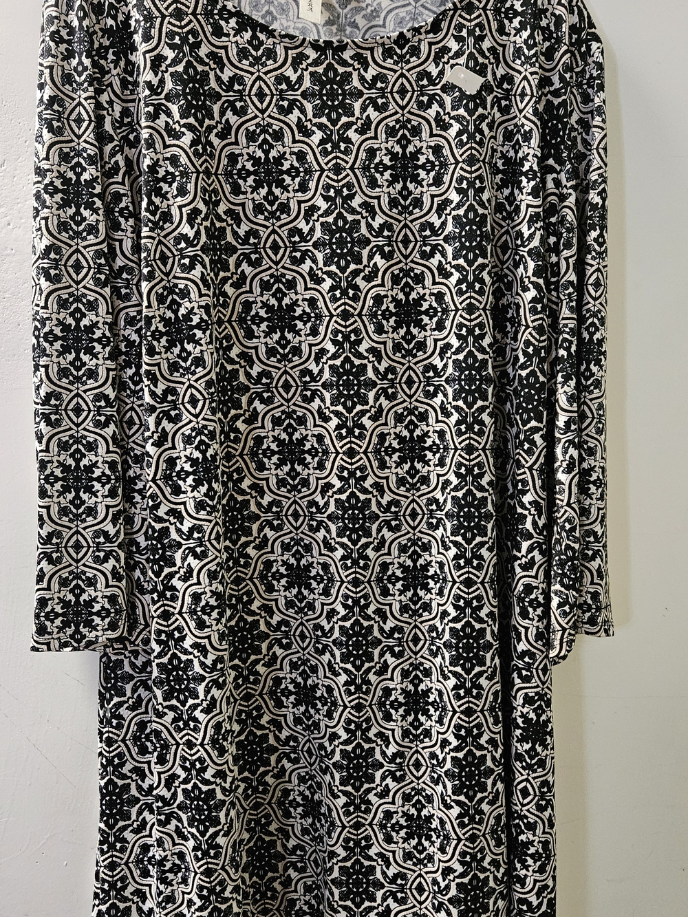 Tacera Black and Cream Long Sleeve Patterned Dress